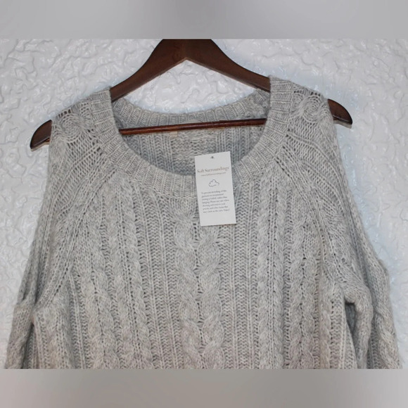 NWT Soft Surroundings Cozy Cold Shoulder Chunky Cable Knit Sweater Gray Medium - Picture 9 of 12